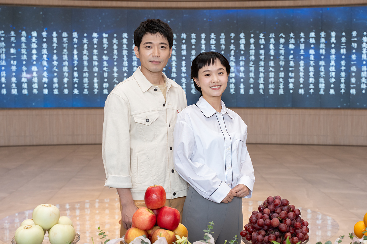 【車勢星聞】侯彥西、嚴正嵐主演《大愛街二巷》。（圖：大愛電視提供） 