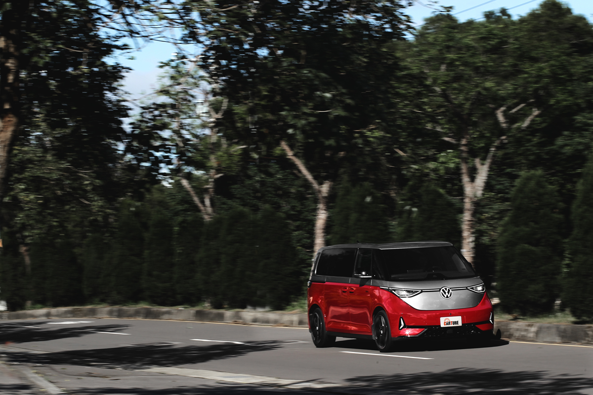 ID.Buzz GTX路感回饋也來得更為鮮明清晰。