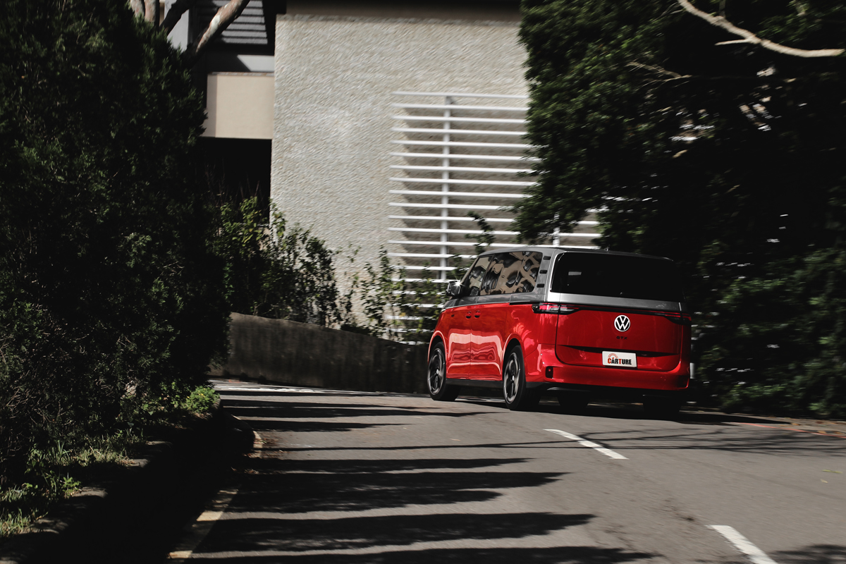 雖然支撐性出色不少，但終究竟不會想開ID.Buzz GTX去跑山。