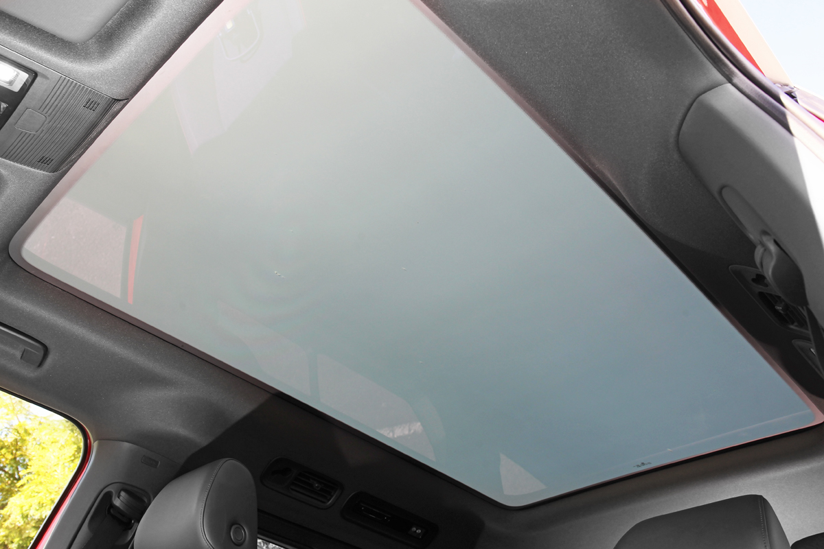 ID.Buzz GTX有提供Smart Glass智能可變色全景玻璃車頂。