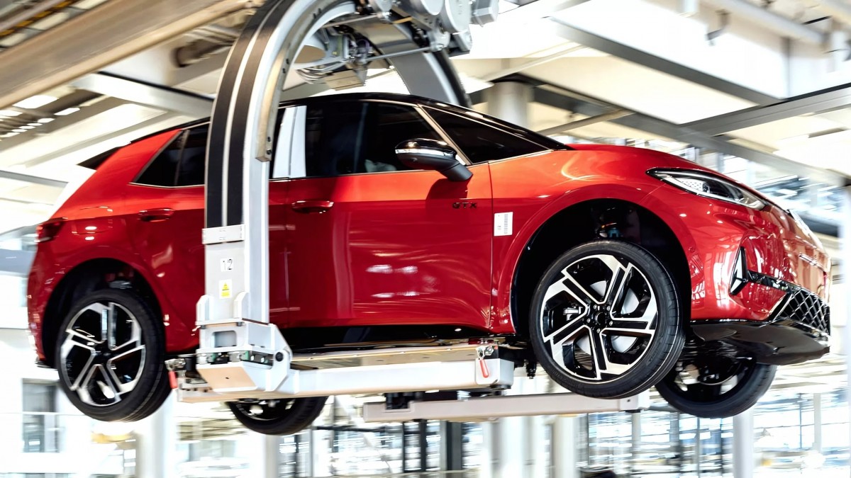 原本集團規劃投入大筆預算用於研發、工廠現代化及新世代電動車平台，但現在將無法全面提升。