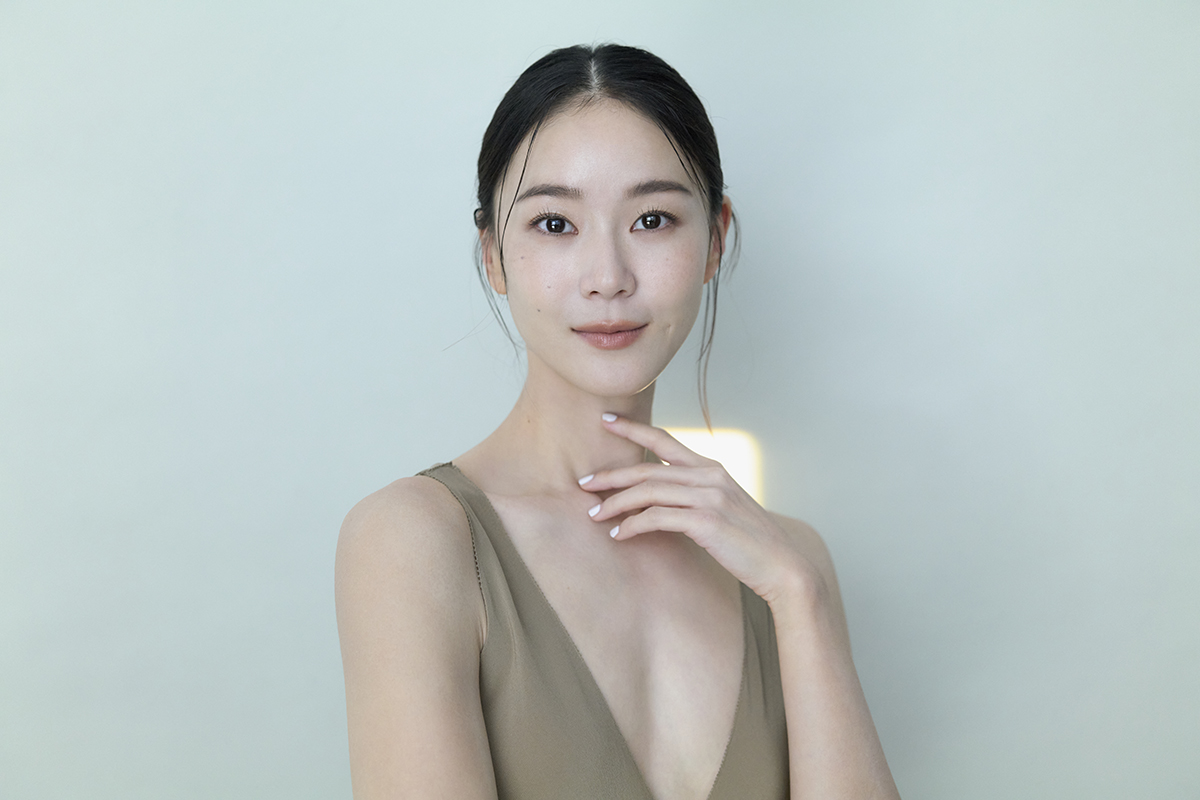 【車勢星聞】鍾瑶發行首本新書《她的名字是一條魚也是一隻鳥》曝光10年心路歷程。（圖：星星相藝提供） 