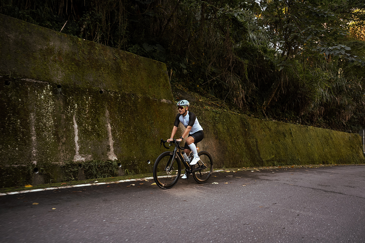 【車勢星聞】「草屯囝仔」阿倉挑戰極限鐵人賽事完賽，將把心路創作成新歌。（圖：無海娛樂提供） 