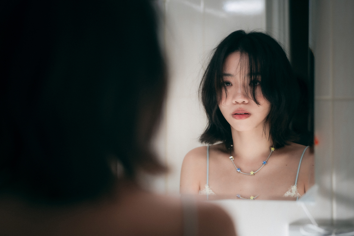 【車勢星聞】洪佩瑜推出最新主打〈完整〉配唱哭到請求清場。（圖：何樂音樂提供） 