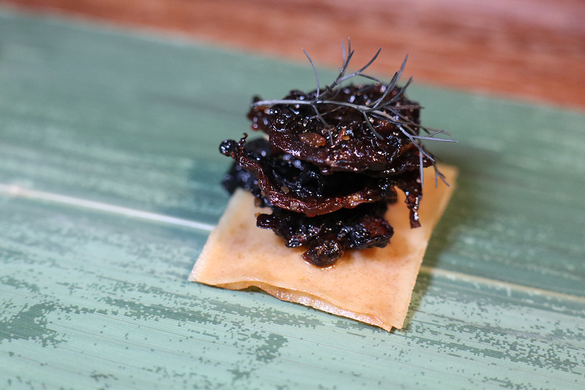 夏花餐室雙廚四手餐會-羊肚菌蘑菇脆片。（示意圖）