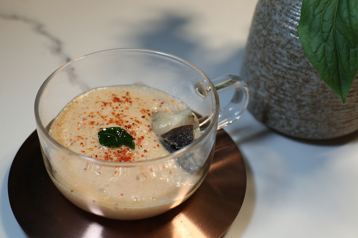夏花餐室雙廚四手餐會-鮑魚粥/小米味噌泡泡。（示意圖）