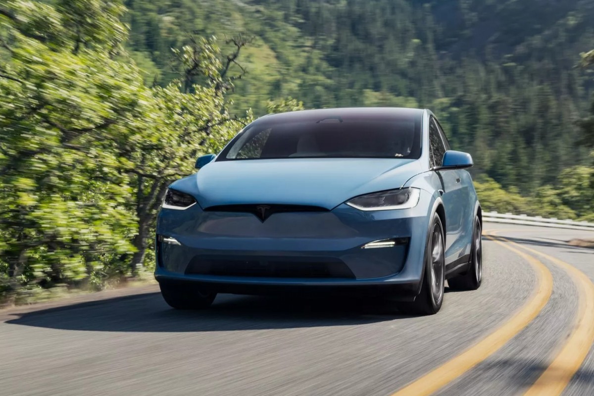 Tesla Model X自推出以來在外觀上未曾有過重大改變，但是最新年式車型與10年前相比，減重約181公斤。