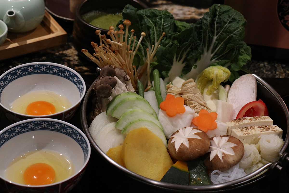 「橋山•壽喜燒」特製綜合菜盤。（示意圖）