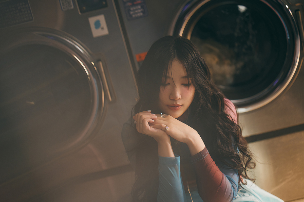 【車勢星聞】黃玠瑋〈i人情歌〉以第一人稱寫出i人內心世界。（圖：環球音樂提供） 