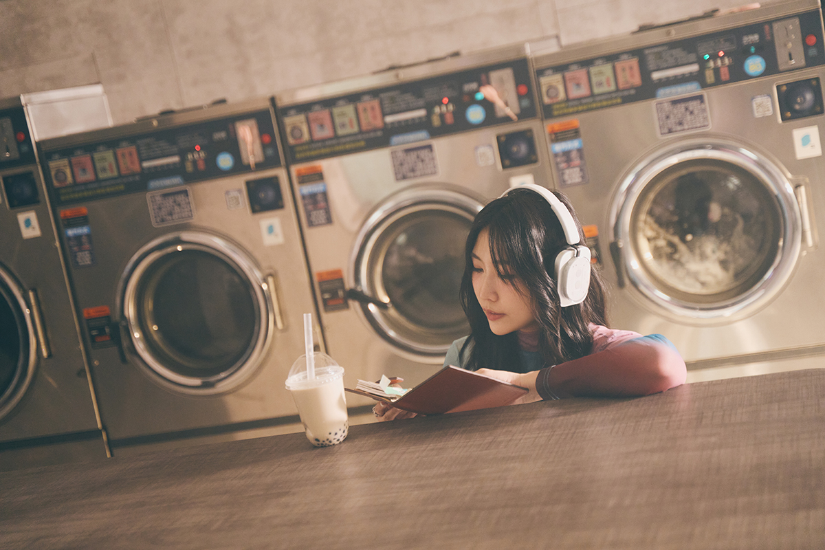 【車勢星聞】黃玠瑋〈i人情歌〉以第一人稱寫出i人內心世界。（圖：環球音樂提供）