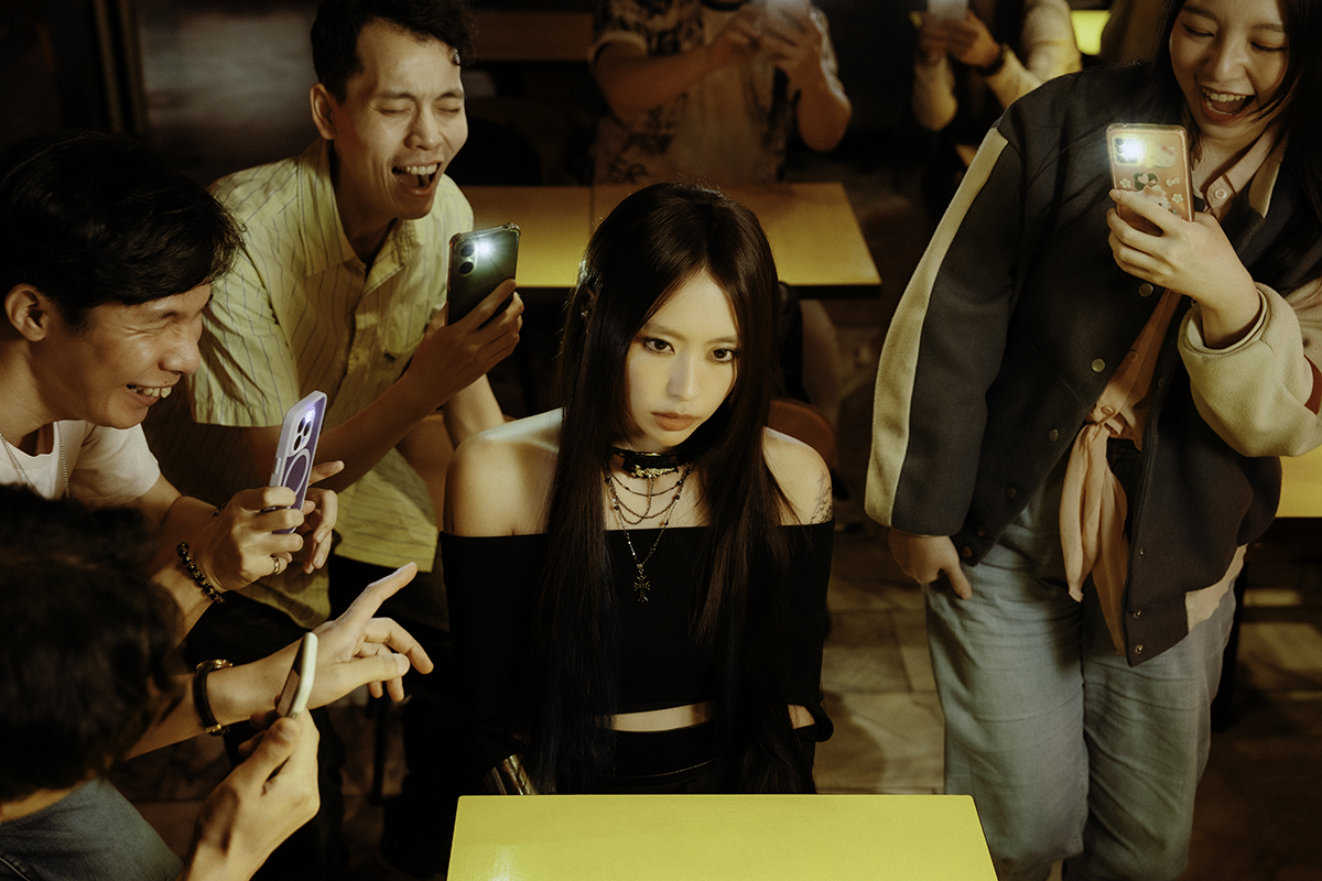 【車勢星聞】李芷婷《燒成灰燼》以「浴火重生」為主題，預告即將推出新專輯。（圖：華納音樂提供） 