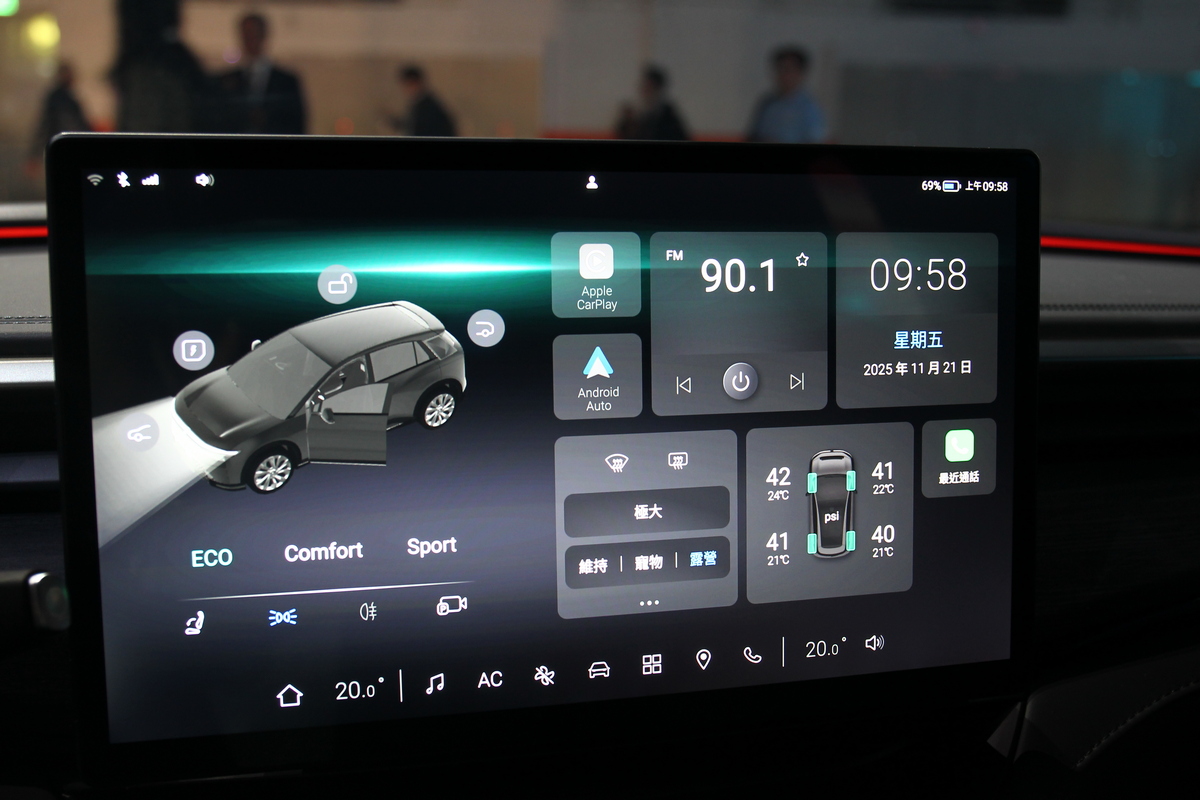 配備9.6吋數位儀表和15.6吋中控螢幕