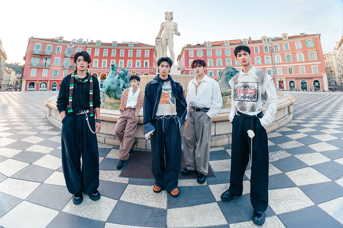 【車勢星聞】FEniX回來了！全新專首輯波主打〈我就是無法失去你〉！MV斥資500萬打造！（左起峻廷、家齊、MAX、承隆、浦洋）。 （華納音樂提供）