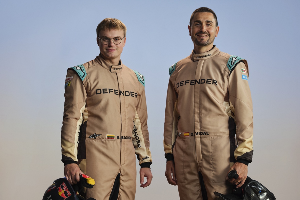 Defender Rally車隊Rokas Baciuška (左)與導航員Oriol Vidal (右)。