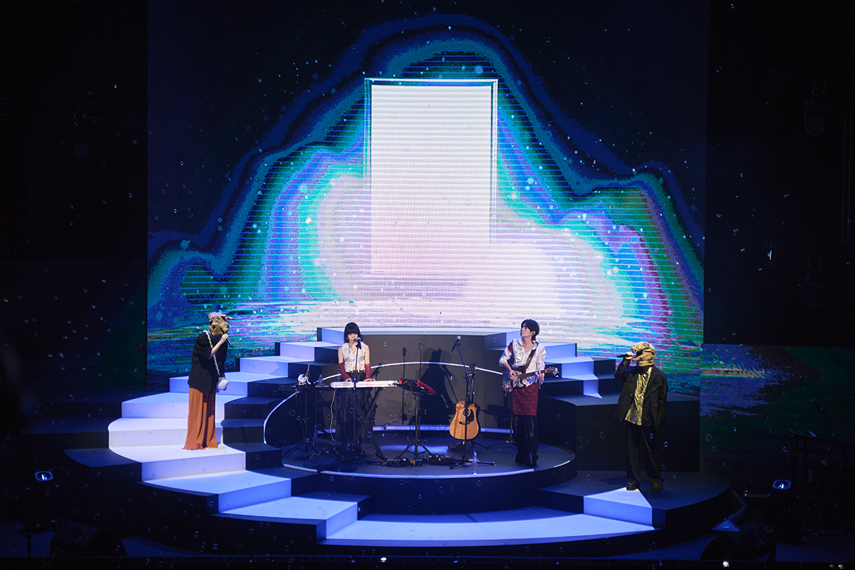 【車勢星聞】Crispy脆樂團與恐龍的皮演唱Take It Slow。(圖片提供：好多音樂)