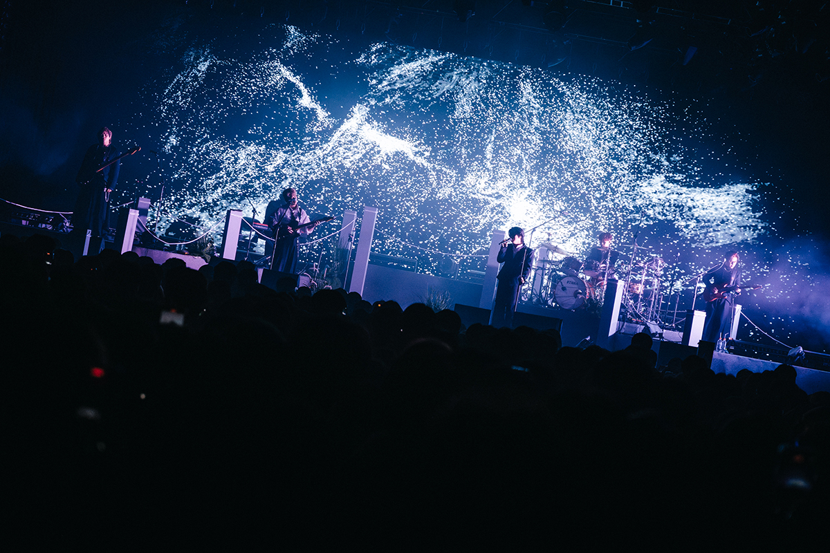 【車勢星聞】胡凱兒樂團《初來．橋》演唱會打造「黑夜到光亮」情緒三部曲。（圖：Who Cares胡凱兒提供） 