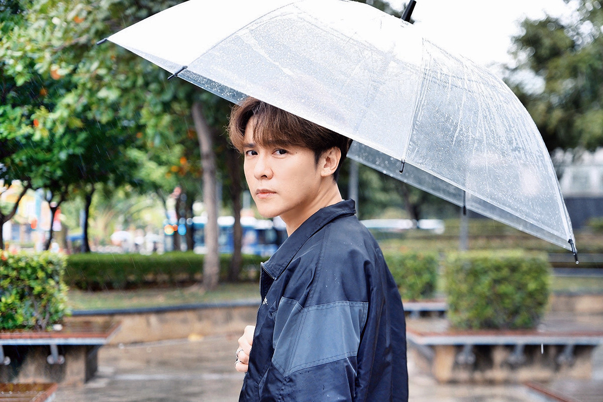 【車勢星聞】金志遙以「致敬郭富城」的經典造型出演女團「SVETA心動女孩」新歌MV。(照片提供：心動藝能)