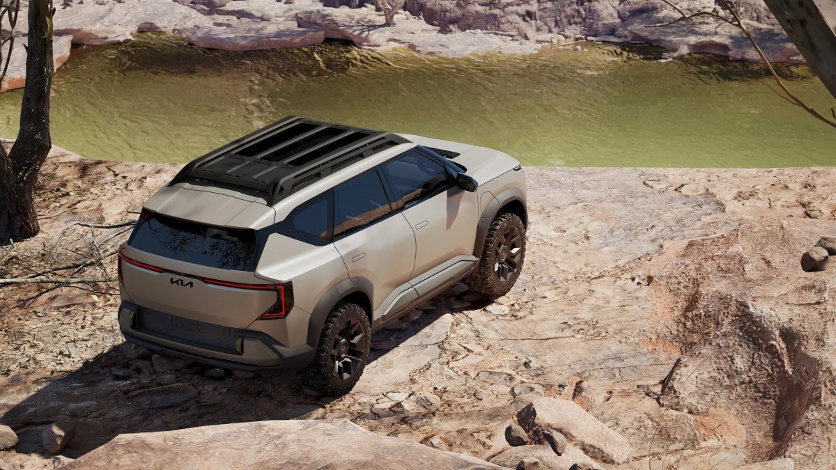 車身則以霧面米色塗裝為基底，搭配Weekender系列象徵性的萊姆綠細節點綴，視覺效果醒目又充滿野性。