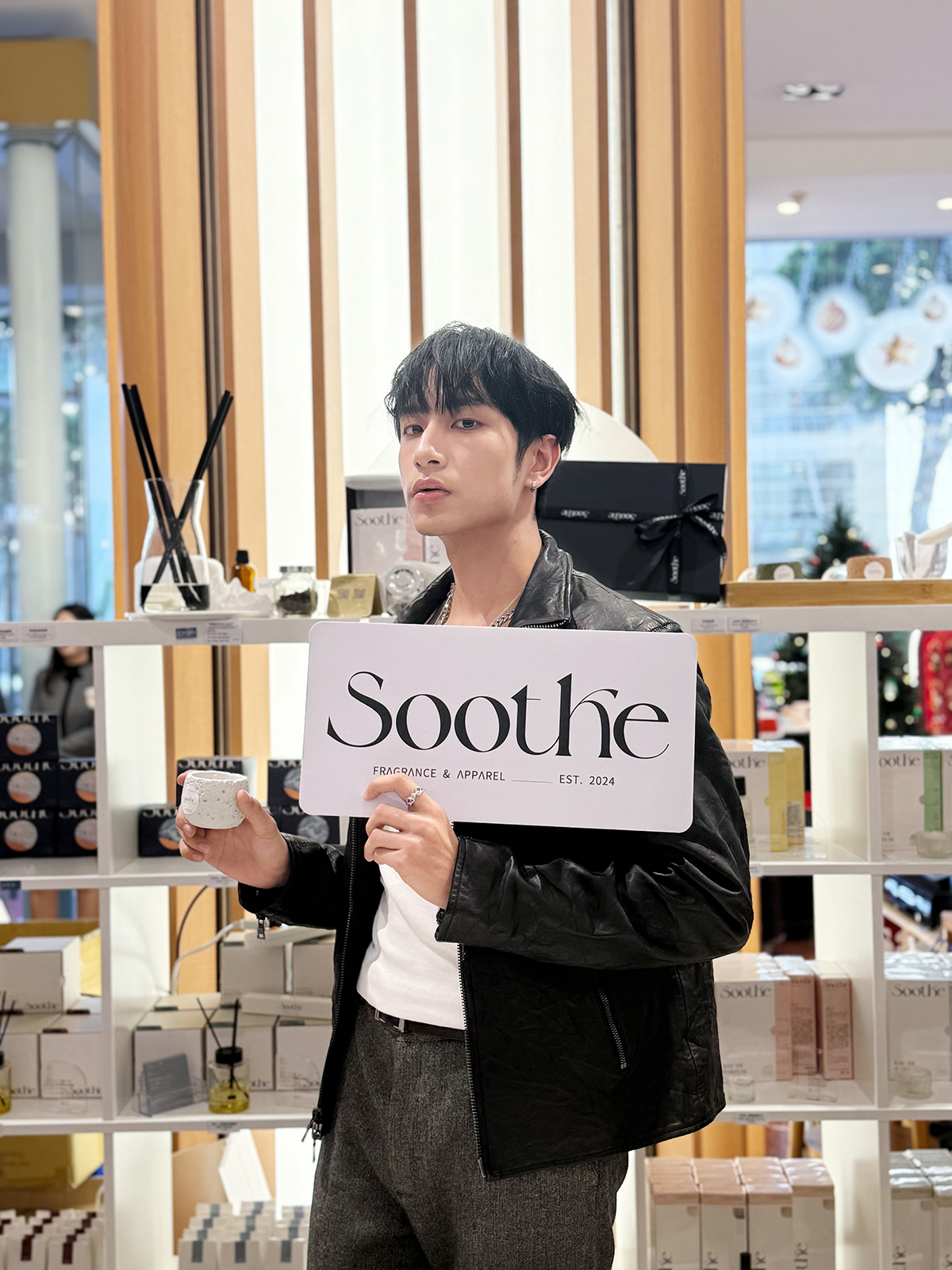 【車勢星聞】彥透露床頭放上香氛蠟燭後，睡眠品質直接提升一個檔次。（圖/Soothe時氛  提供）