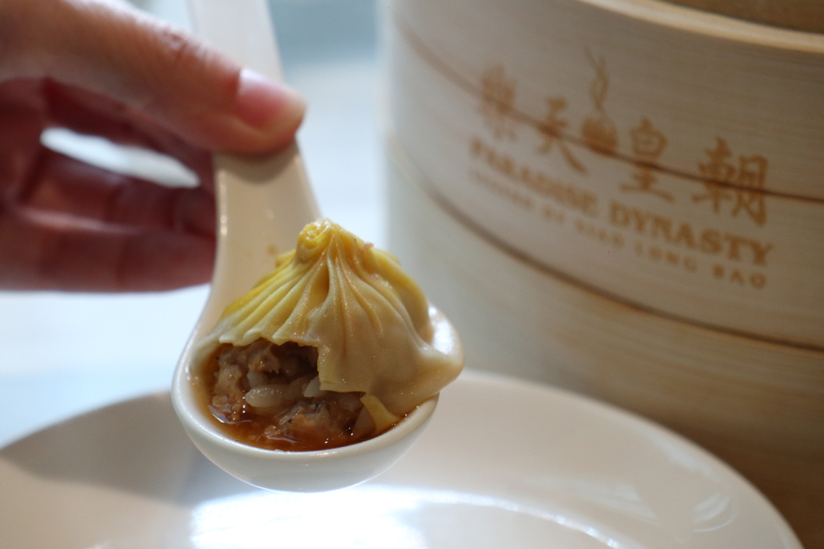 樂天皇朝推出新菜單「煙燻星鰻小籠包」。（示意圖）