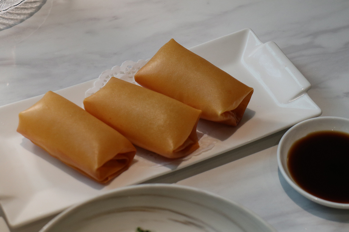 樂天皇朝推出新菜單「鮮蝦空氣春捲」。（示意圖）