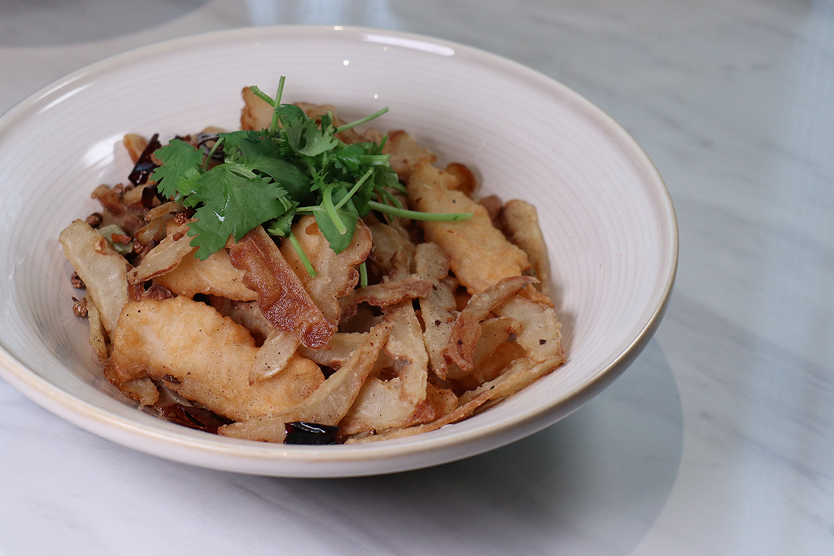 樂天皇朝推出新菜單「金黃涼瓜炸魚片」。（示意圖）