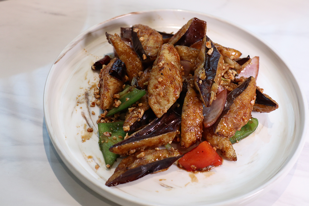 樂天皇朝推出新菜單「皇朝風味茄子」。（示意圖）