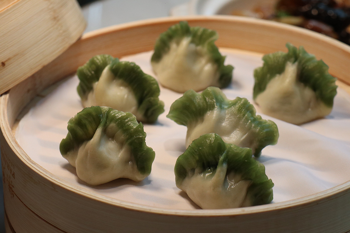 樂天皇朝推出新菜單「翡翠白玉花蔬蒸餃」。（示意圖）