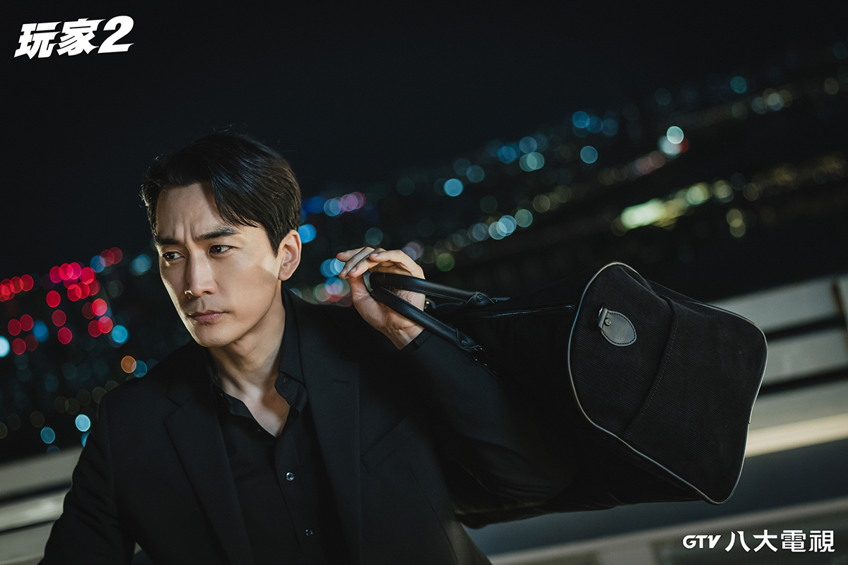 【車勢星聞】八大電視韓劇《玩家2》宋承憲睽違角色6年回歸，外型依舊帥氣。