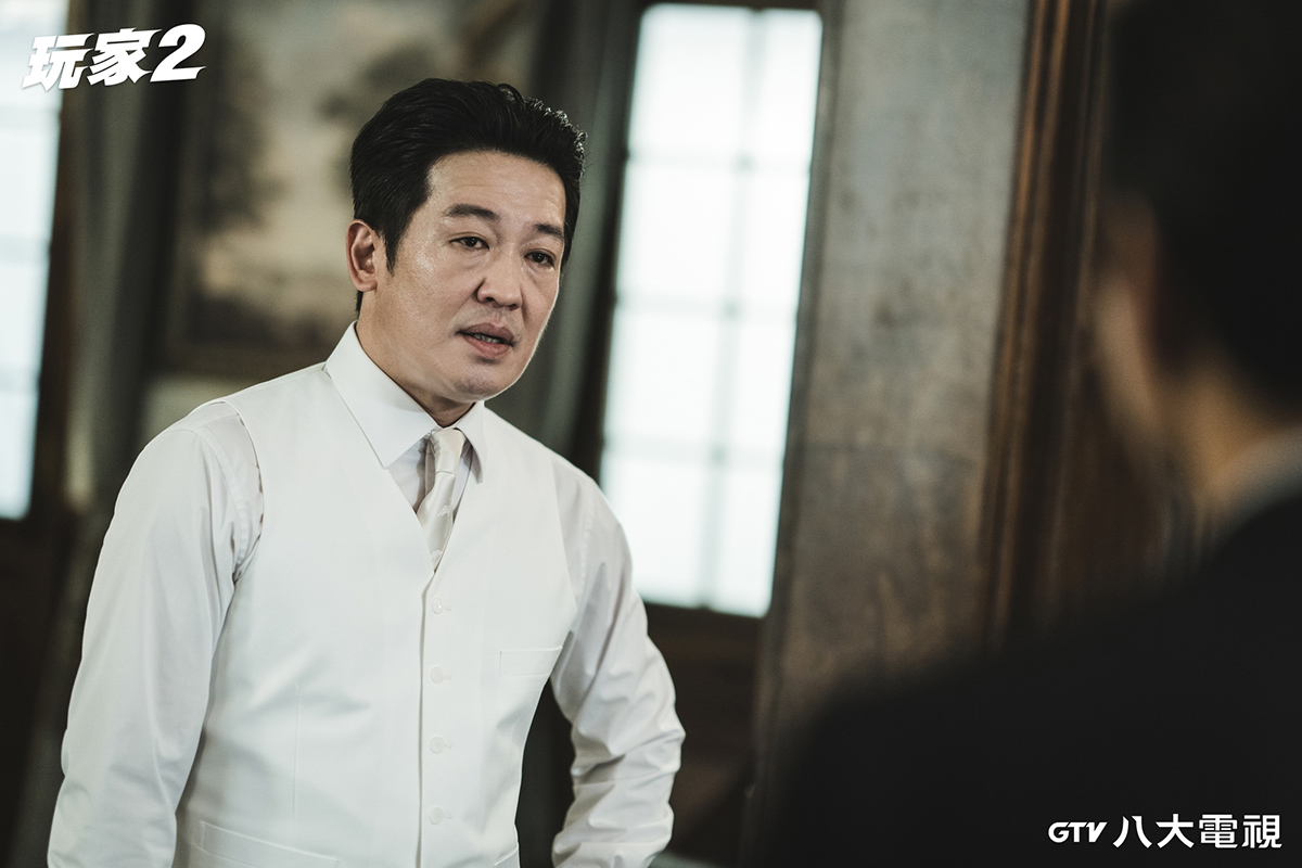 【車勢星聞】八大電視韓劇《玩家2》許成泰化身邪教首腦。