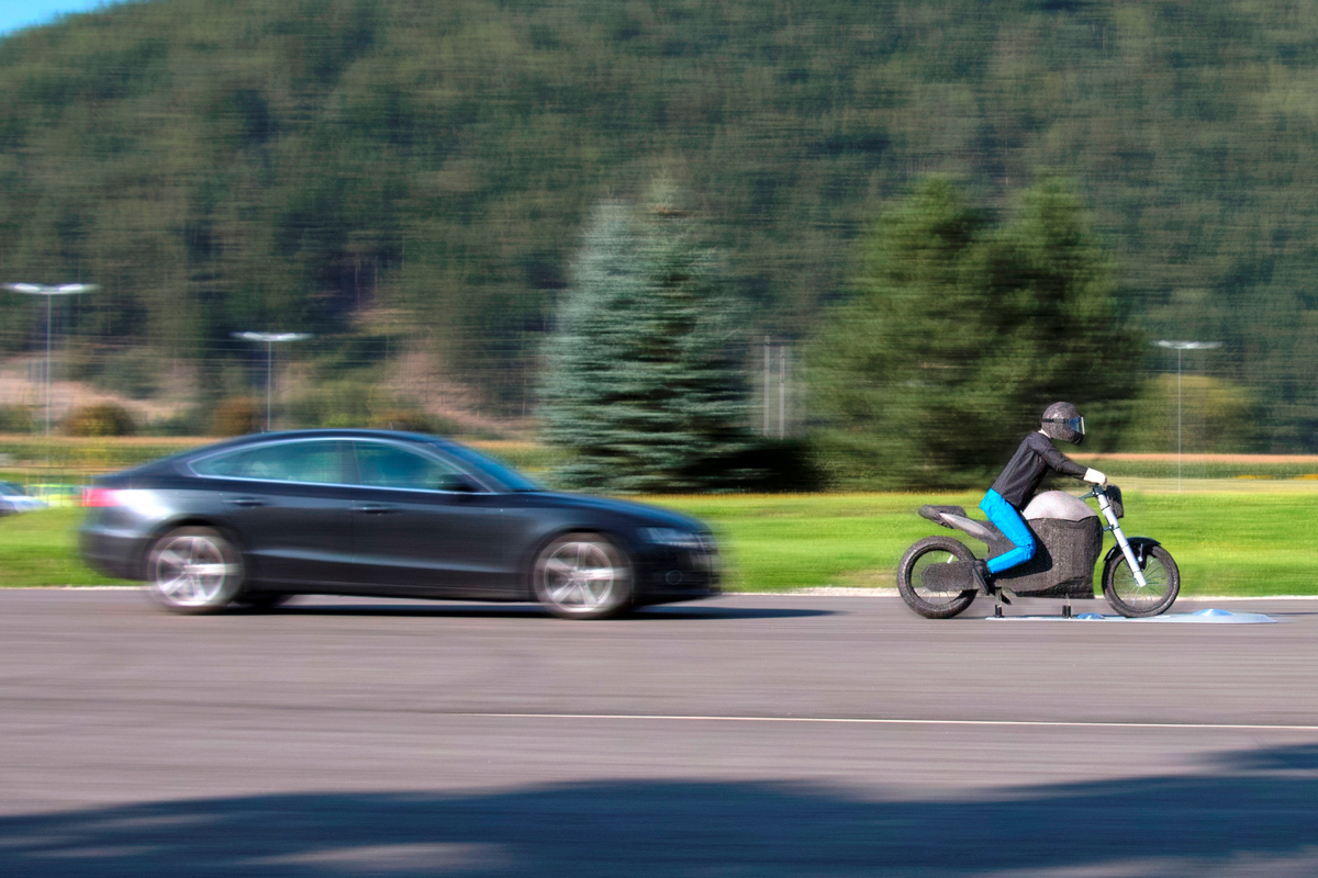 針對主動煞停輔助、車道置中等系統檢測會更加嚴苛。