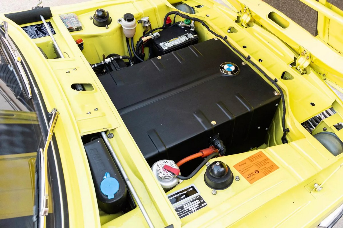 Bavarian Econs將2002改配置i3電池模組和Tesla Model S電動馬達。