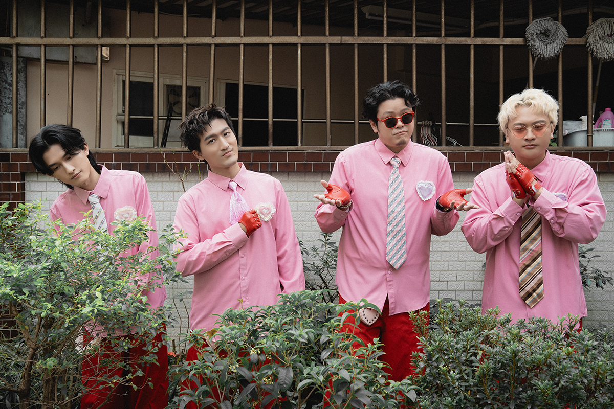 【車勢星聞】icyball冰球樂團推出色香味俱全單曲〈Dumplings〉，編排逗趣「餃指舞」。（圖：何樂音樂提供） 