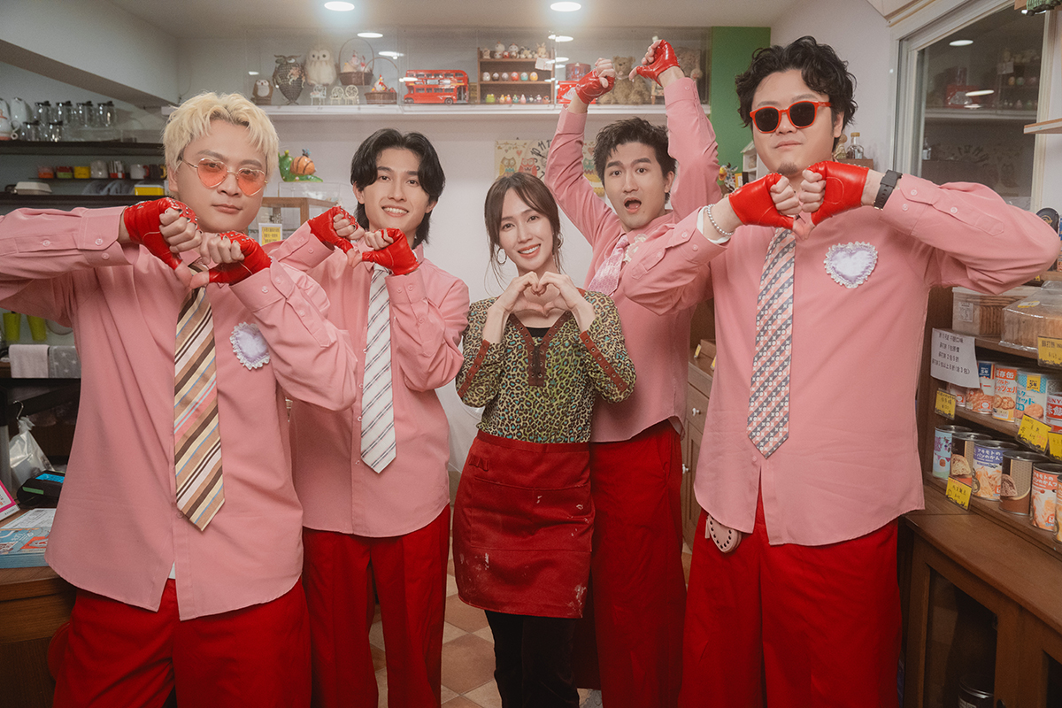 【車勢星聞】icyball冰球樂團推出色香味俱全單曲〈Dumplings〉，邀請小薰（黃瀞怡） 拍攝MV。（圖：何樂音樂提供） 