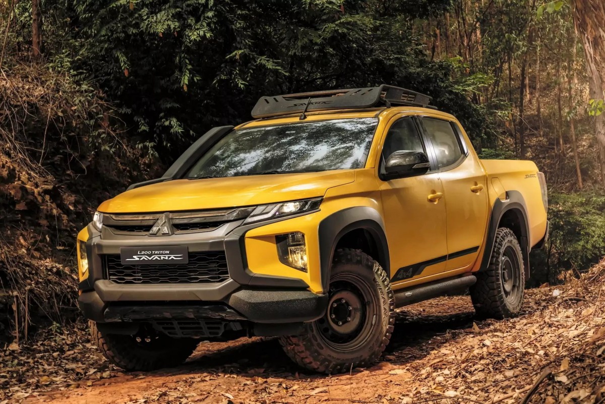 Triton Savana基於頂級Katana車型進行升級，外觀上導入兩種專屬車色「Rally Yellow黃」與「Forest Green綠」。