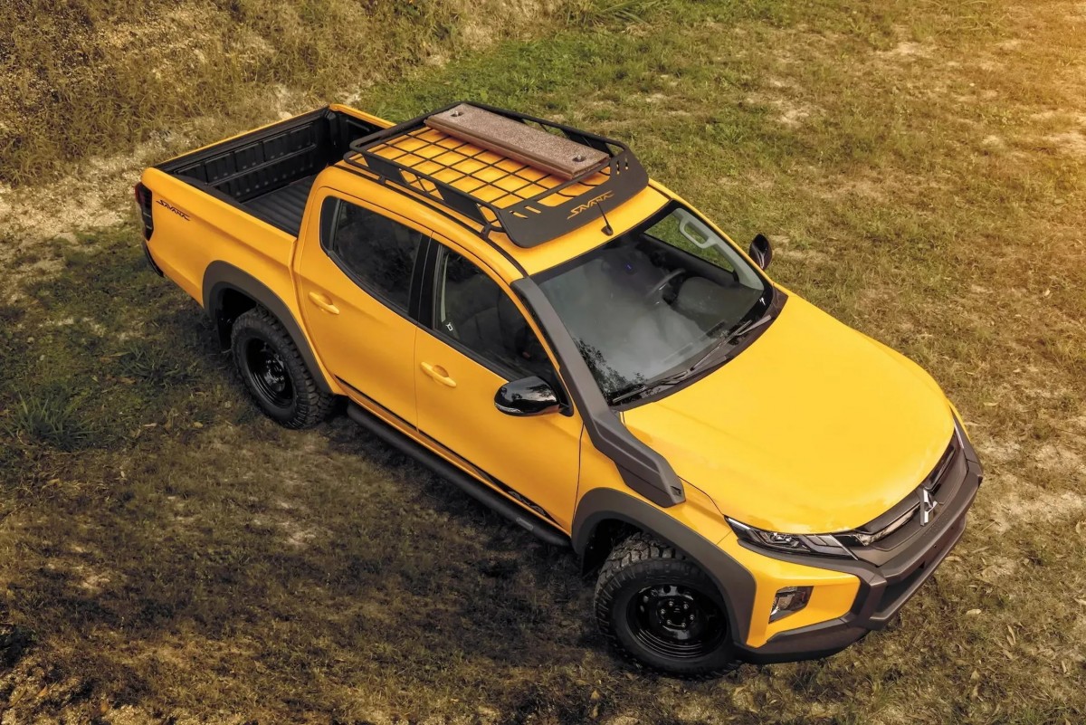 標配車頂行架，讓車輛的功能性更加強大。