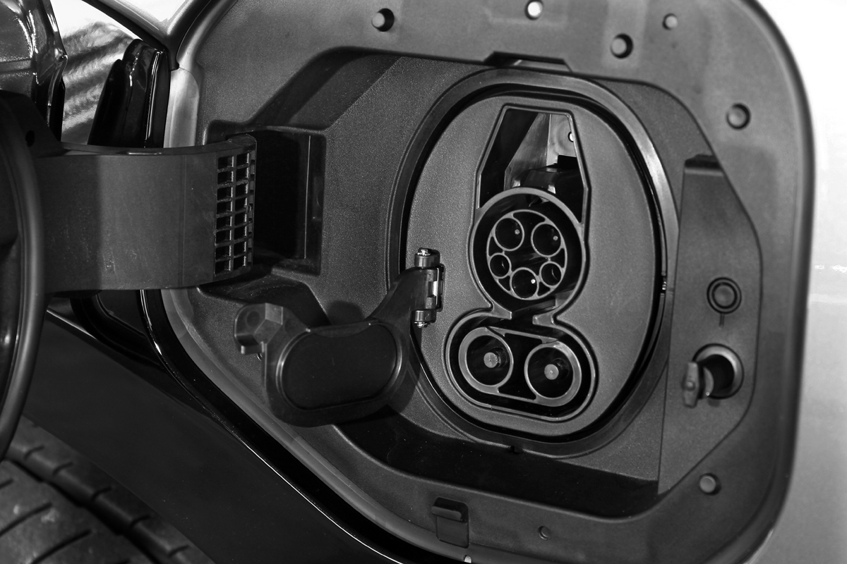 改款後的bZ4X維持CCS1快充與J1772慢充規格，但最高充電功率卻優化至160kW，僅需28分鐘便能由低電量回充至80%。