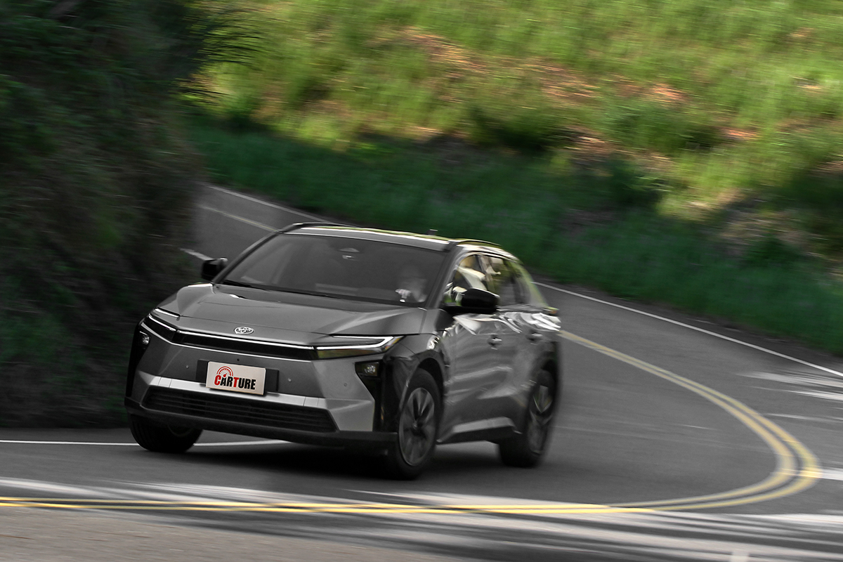 喜出望外的是，bZ4X就連操控表現也相當令人激賞。