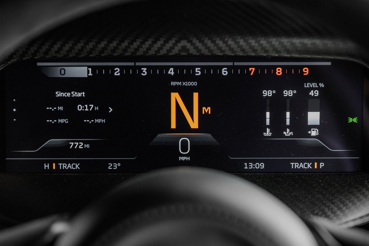 為顧及安全McLaren申請專利，車輛在一般道路上無法使用賽道模式，GPS偵測到車輛在賽道才能開啟。