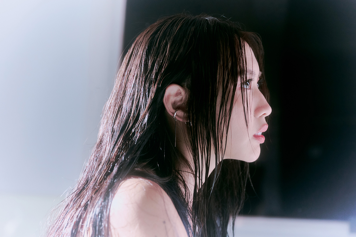 【車勢星聞】李芷婷全新專輯《海的模樣》同名單曲真實紀錄情感崩裂狀態。（圖：華納音樂提供） 