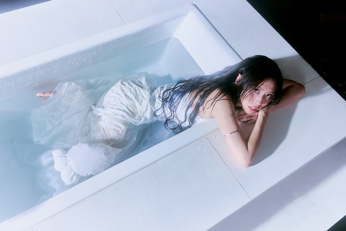 【車勢星聞】李芷婷全新專輯《海的模樣》同名單曲真實紀錄情感崩裂狀態。（圖：華納音樂提供） 