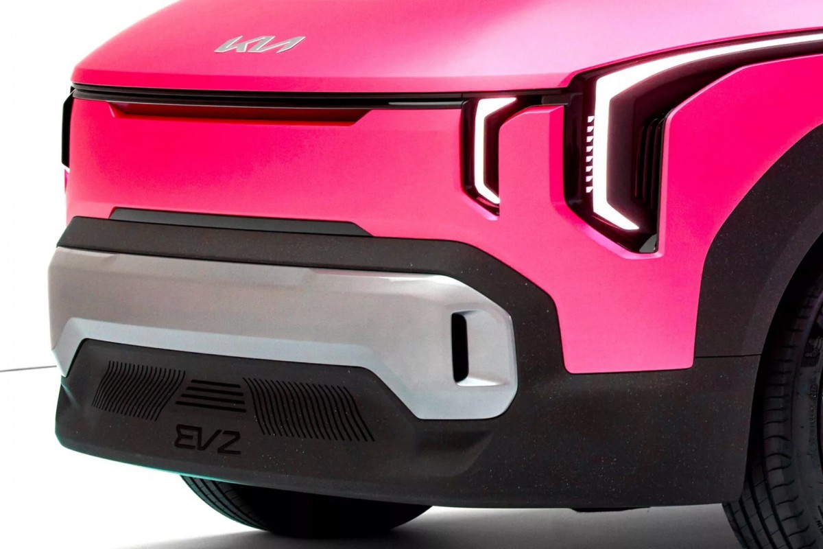 Kia在電動車領域的擴張策略持續向前推進，品牌即將迎接電動家族中體型最小的成員，全新EV2電動休旅車。