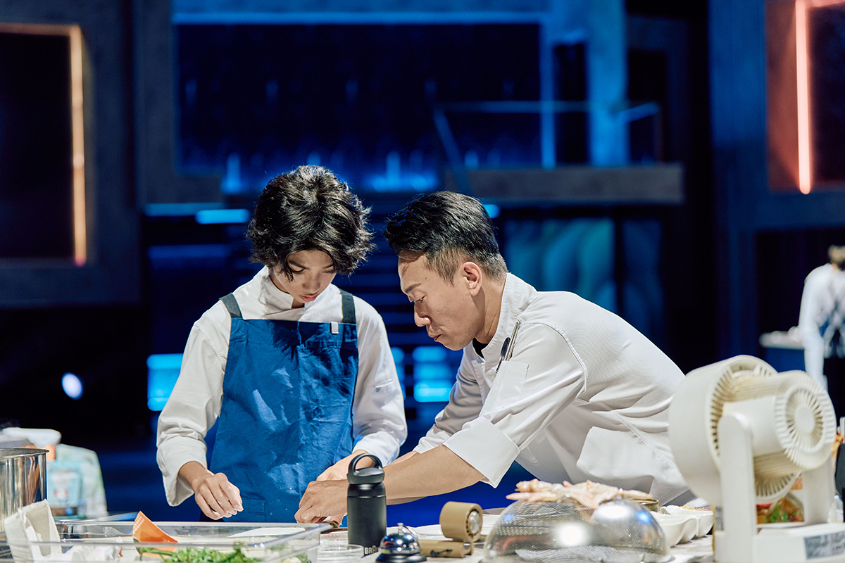 【車勢星聞】《星廚之戰》16 歲「阿潤師」白潤音為奪冠在家自學料理。（圖：三立提供） 