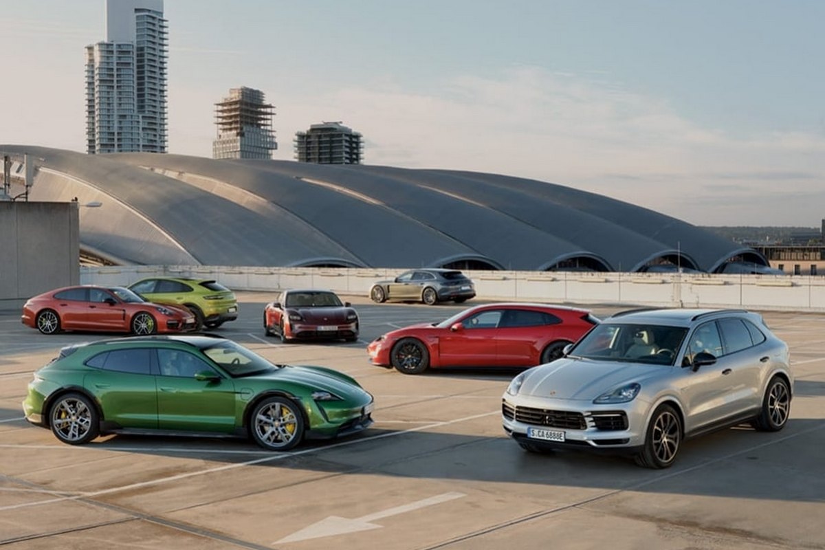 日前俄羅斯數百輛Porsche發生無法啟動事件，經銷商Rolf表示是VTS車輛追蹤系統失去衛星訊號所致，但不清楚是系統故障還是被惡意攻擊。