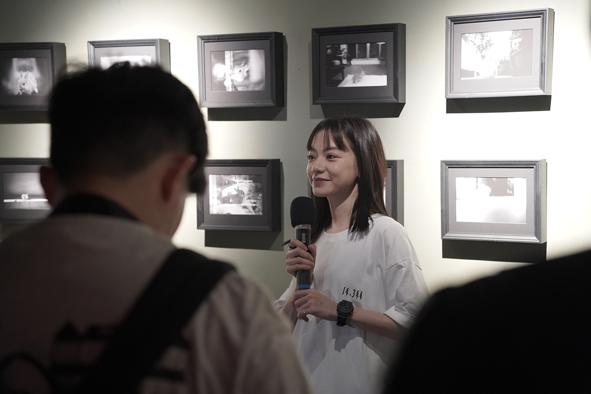 【車勢星聞】姚愛寗攝影個展《餘像 14.344》用鏡頭療癒生命中的「消逝」。（圖：邊走邊聽有限公司提供） 