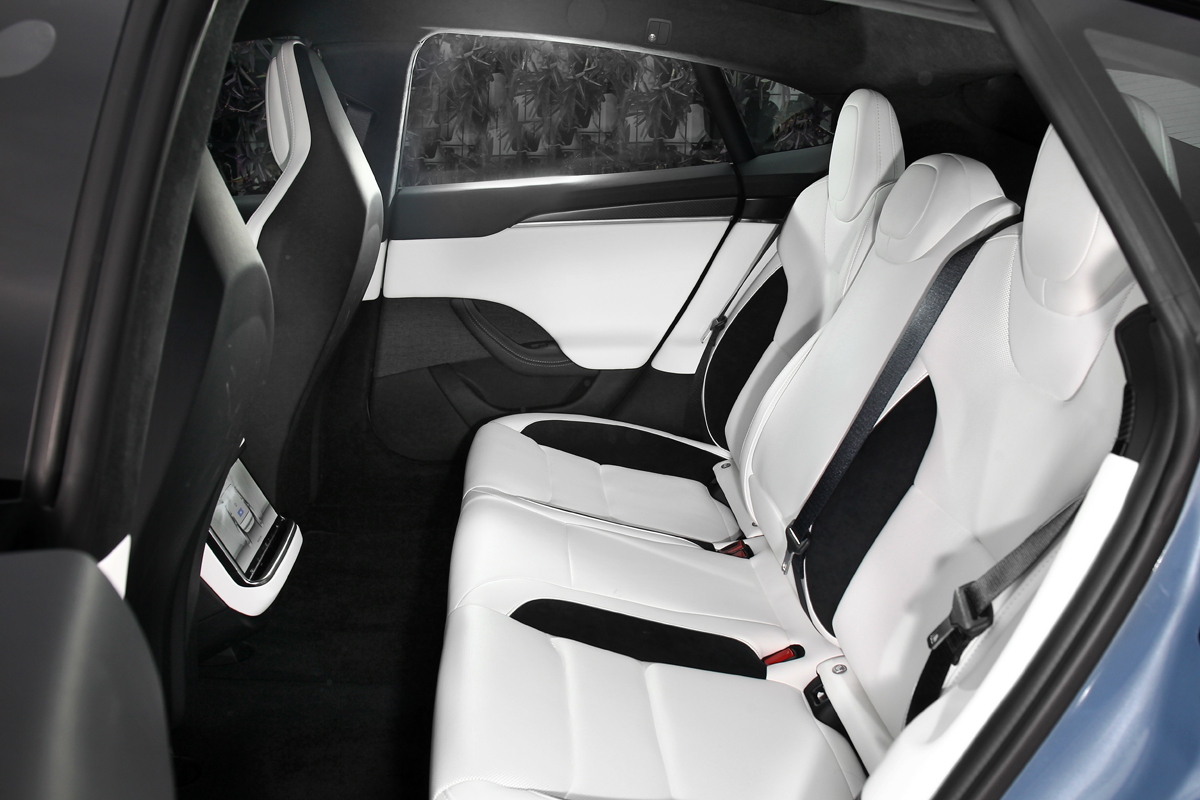 2,960mm軸距帶來相當寬敞的後座空間。