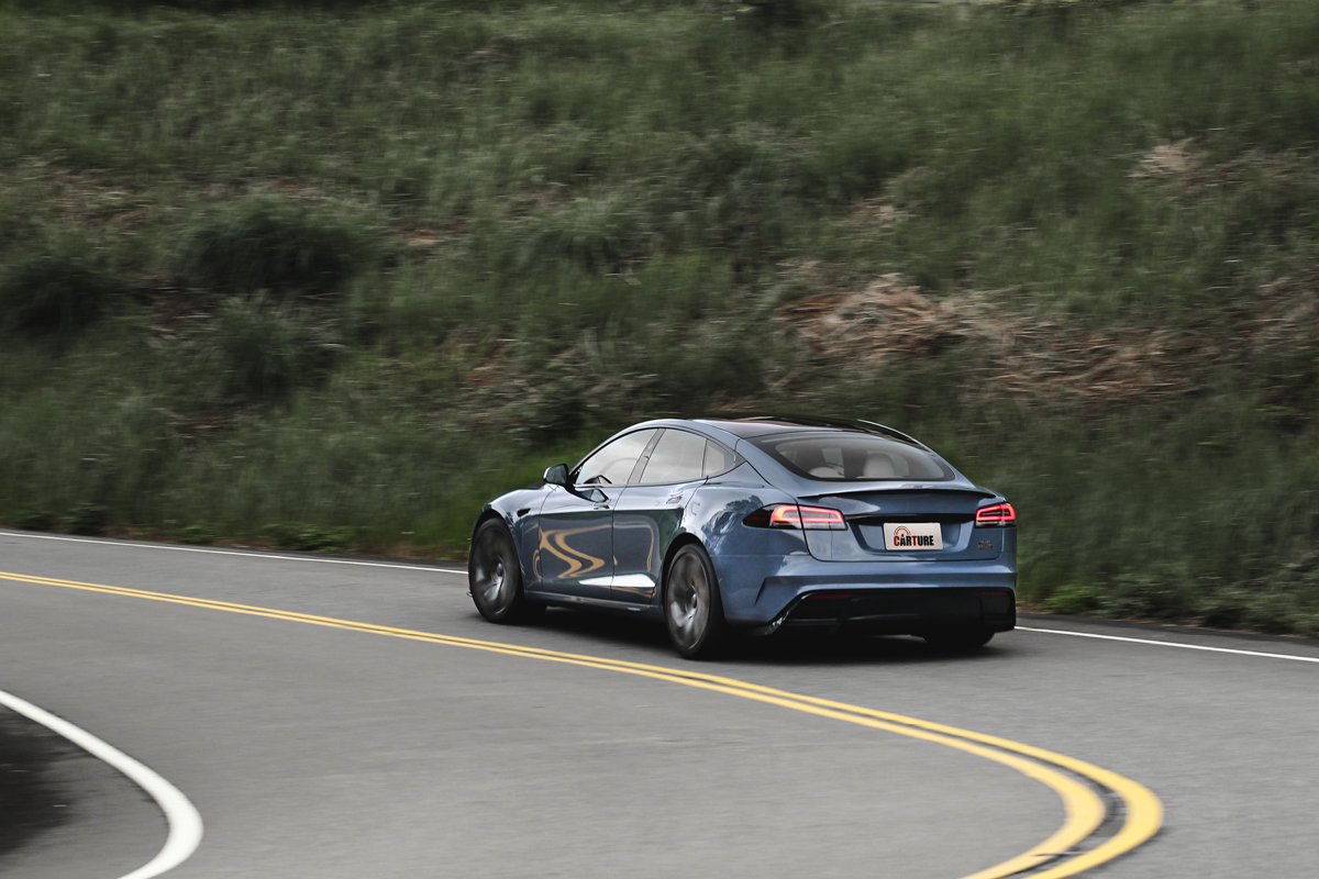 在山路若用Plaid模式要細膩控制踏板深度，因只要稍加深可是會釋放超出循跡極限能量。