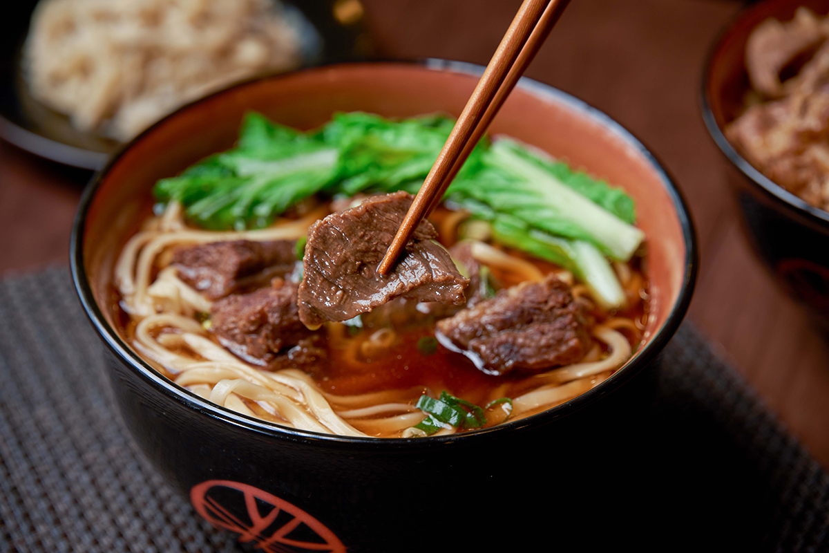 三商巧福原汁牛肉麵、排骨飯限時109元，身分證有3375免費吃牛肉麵。（示意圖：品牌提供）