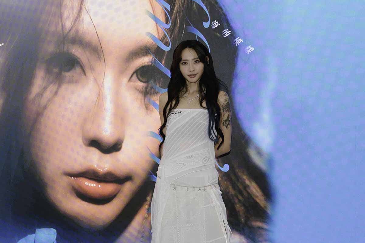 【車勢星聞】李芷婷全新專輯《海的模樣》將過往五年潮起潮落化為音符。（圖：華納音樂提供） 