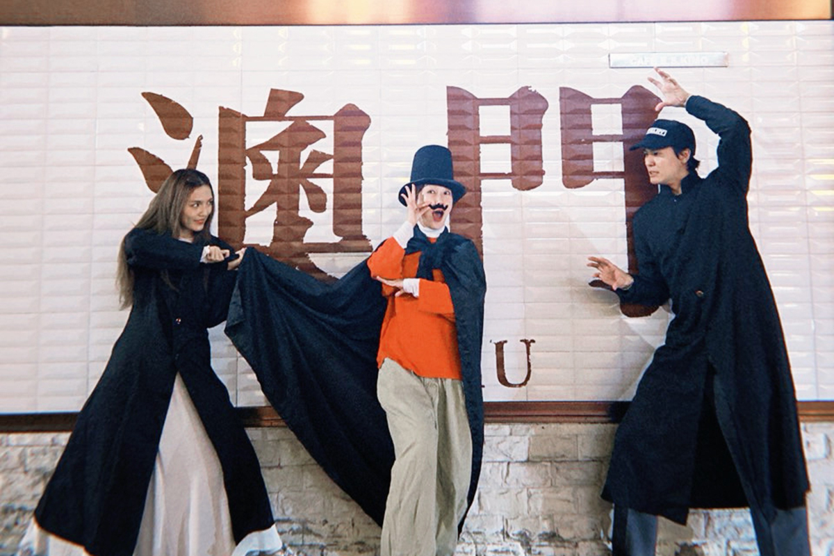 【車勢星聞】朵拉《食尚玩家》澳門過聖誕，巴鈺48小時自導自演捉盜賊。（圖：TVBS提供） 